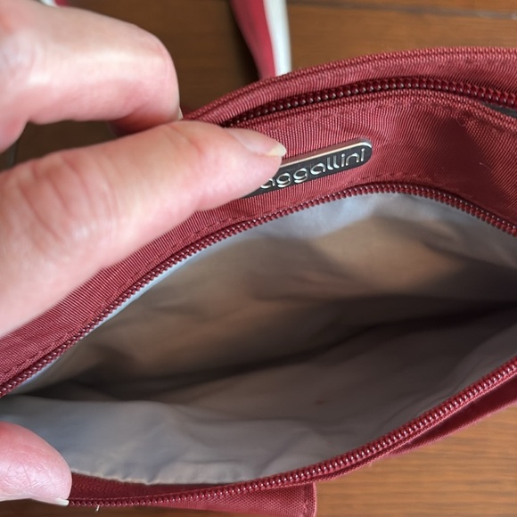 Baggallini Shoulder or Crossbody Bag. 10” x 11.5”. Red, maroon color. - Picture 6 of 10